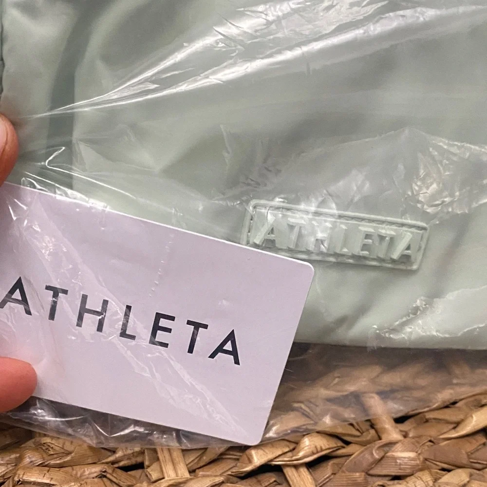 Athleta Mint Green Crossbody Bag NWT - Picture 2 of 6